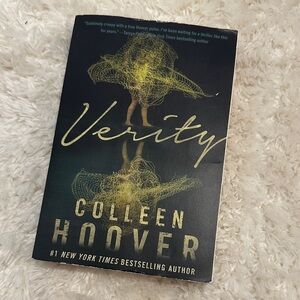 Verity by Colleen Hoover - Black & Gold Paperback